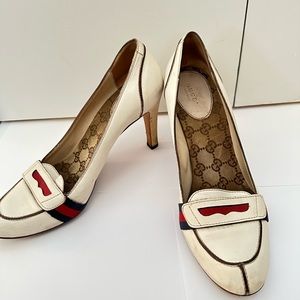 Gucci Heels, Vintage, Off White Color, Gucci Stripe, Quick before they’re gone!